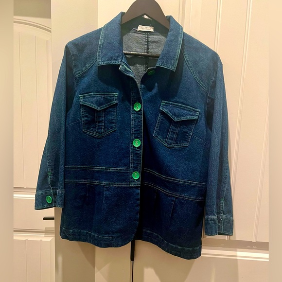 Denim jacket/ green thread and buttons. Light weight - Picture 1 of 5
